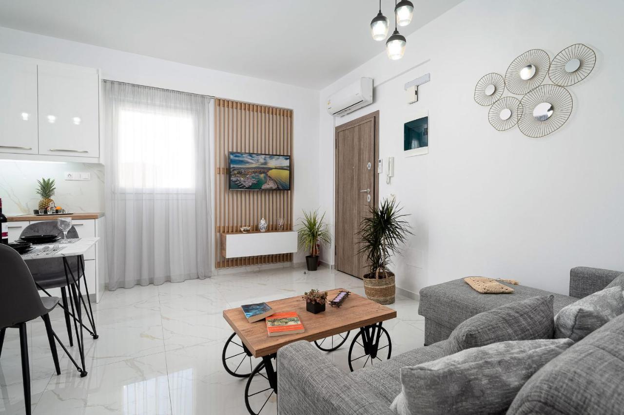 Amersa Luxury Apartment Heraklion  Bagian luar foto