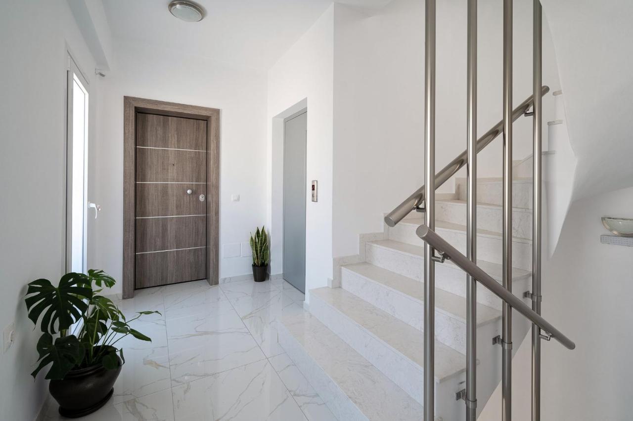 Amersa Luxury Apartment Heraklion  Bagian luar foto